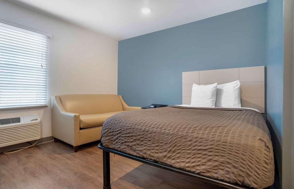 Extended Stay America Select Suites - Pensacola - Northeast Ferry Pass Room photo